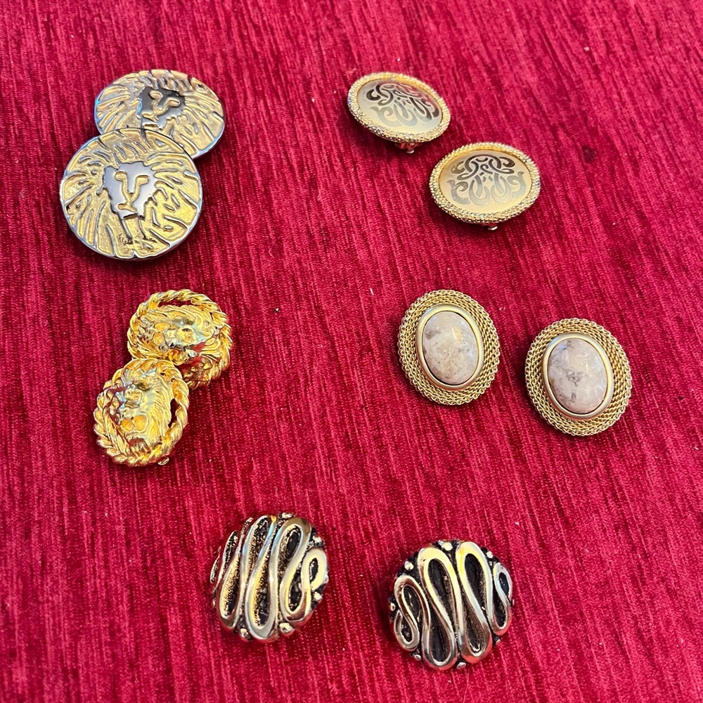 5 pair of ike new clip earrings - 2 pair are signature Anne Klein.